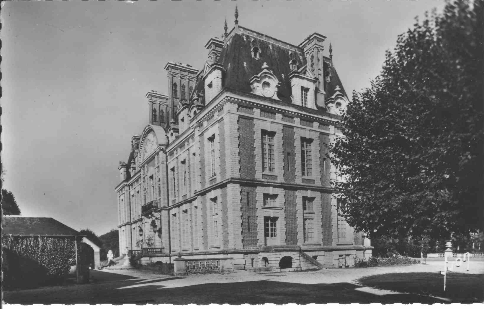 le ch�teau vu du c�t� des petits et moyens