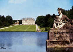 face sud du ch&acirc;teau vu du mirroir