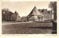 la chapelle et le ch&acirc;teau vue de l'entr&eacute;e nord