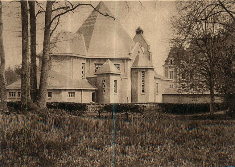 la chapelle vue des arbres c&ocirc;t&eacute; ouest